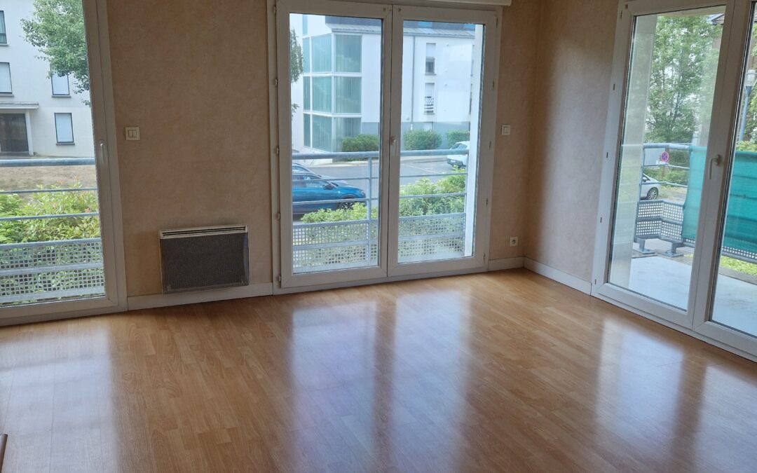 A VENDRE – BRUZ